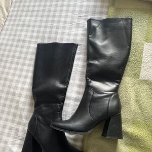 Sleek Black Women's Heeled Boots